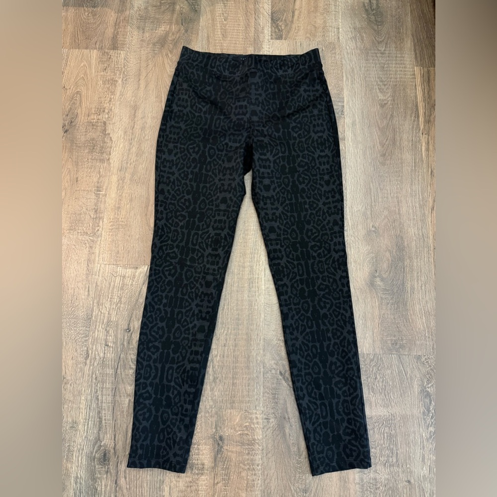Sanctuary Black Leopard print pants